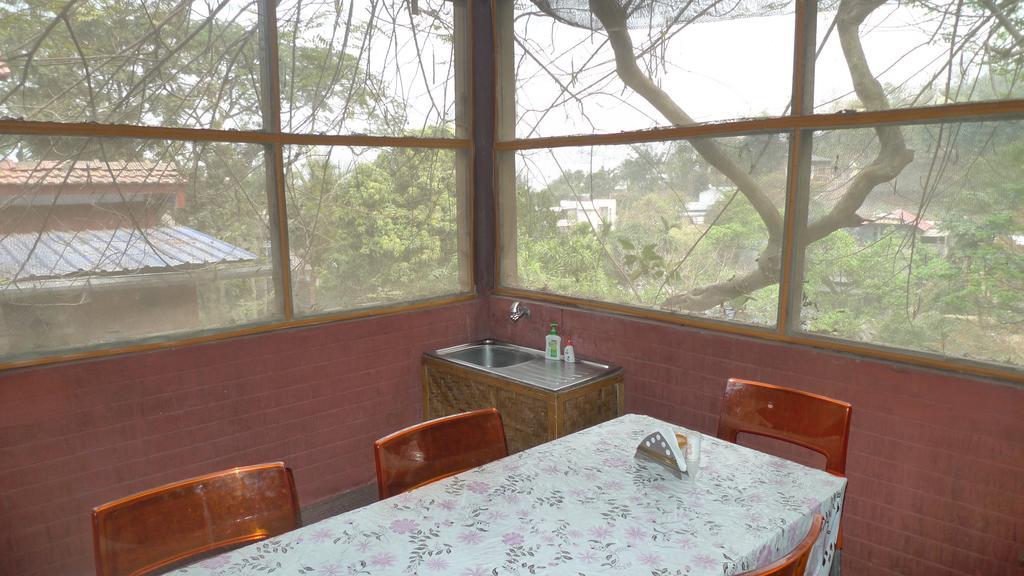 Hilltop Lodge グワーハーティー エクステリア 写真